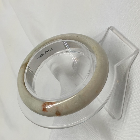 Jadeite Bangle - Picture 2 of 6